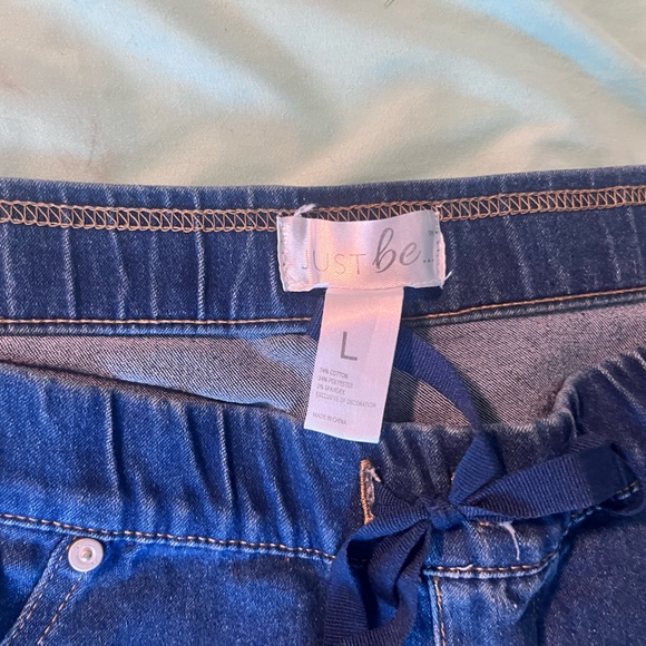 Women’s denim shorts - Picture 2 of 2